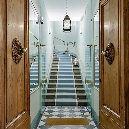 Mate Collection Isabella, Hotell